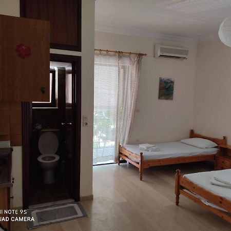 Rousetis Apartments Айгио Екстериор снимка